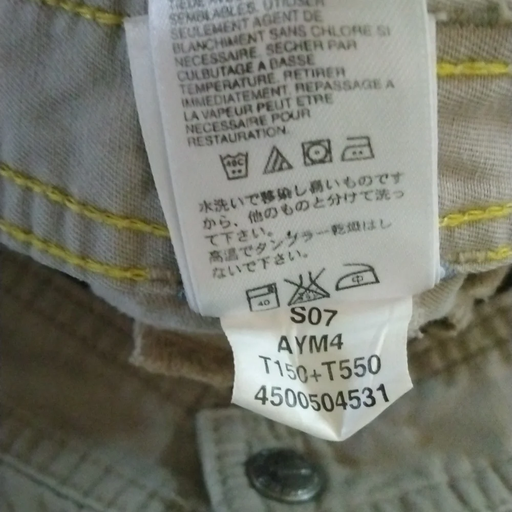 The North Face men's Tannish cargo shorts. Size 38. Get ready for spring!